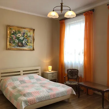Olivia Nocleg ze śniadaniem 3*